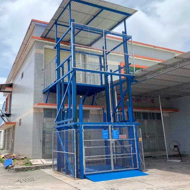 佳木斯建材厂室外升降货梯安装